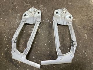 bontott VW CADDY Motorháztető Zsanér Pár