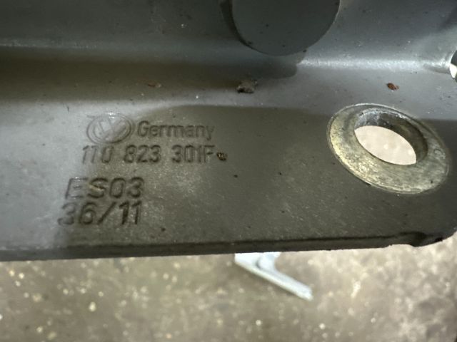 bontott VW CADDY Motorháztető Zsanér Pár