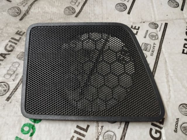 bontott VW CADDY Műszerfal Bal Hangszóró Burkolat