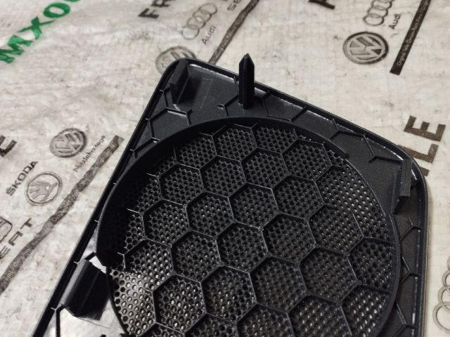 bontott VW CADDY Műszerfal Bal Hangszóró Burkolat