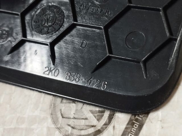 bontott VW CADDY Műszerfal Jobb Hangszóró Burkolat