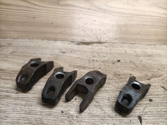 bontott VW CADDY Porlasztó Lefogató