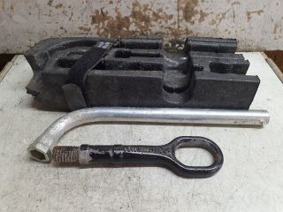 bontott VW CADDY Pótkerék Szerszámtartó