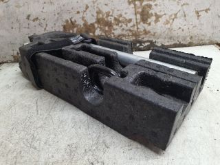 bontott VW CADDY Pótkerék Szerszámtartó