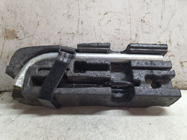 bontott VW CADDY Pótkerék Szerszámtartó