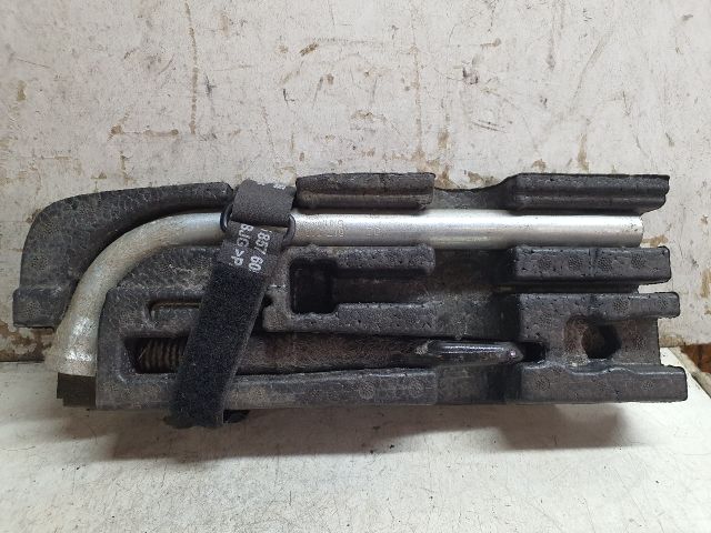 bontott VW CADDY Pótkerék Szerszámtartó