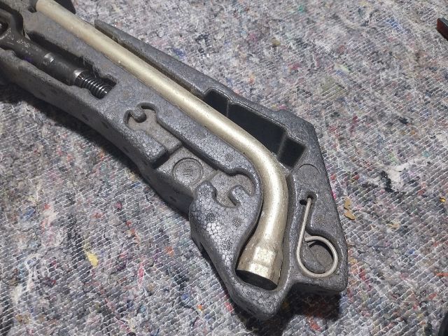 bontott VW CADDY Szerszámkészlet