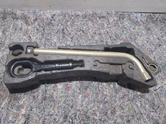 bontott VW CADDY Szerszámkészlet