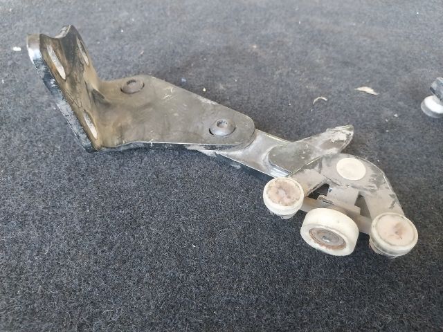 bontott VW CADDY Tolóajtó Sín Görgő Szett