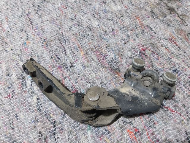 bontott VW CADDY Tolóajtó Sín Görgő