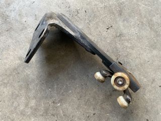 bontott VW CADDY Tolóajtó Sín Görgő