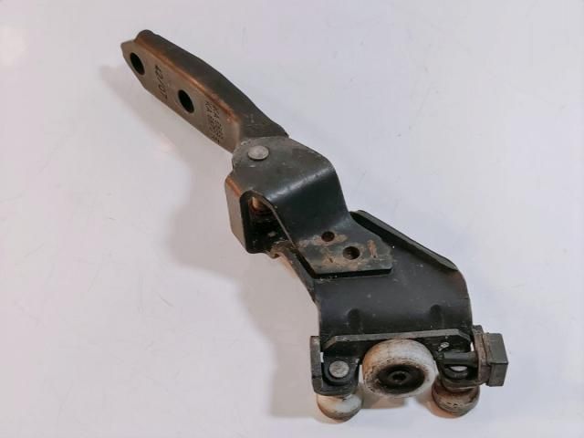 bontott VW CADDY Tolóajtó Sín Görgő