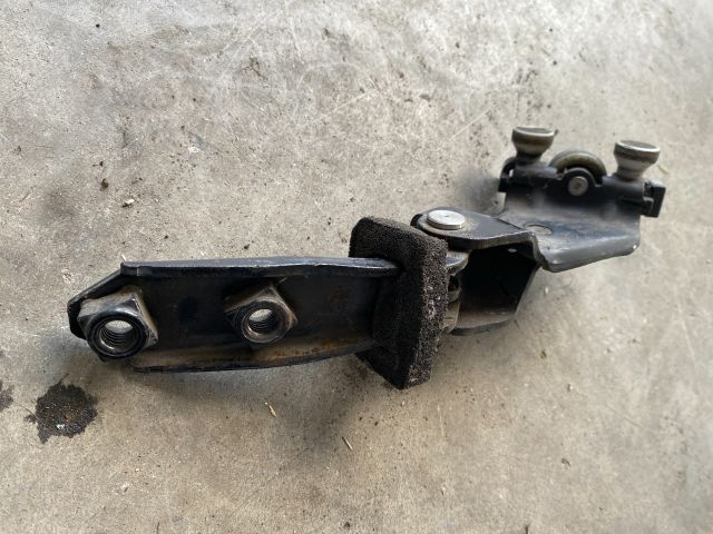 bontott VW CADDY Tolóajtó Sín Görgő