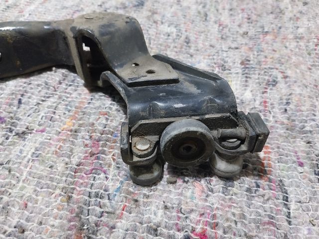 bontott VW CADDY Tolóajtó Sín Görgő