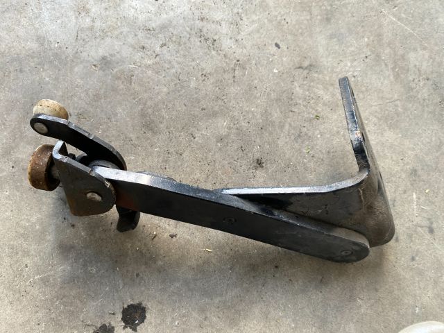 bontott VW CADDY Tolóajtó Sín Görgő