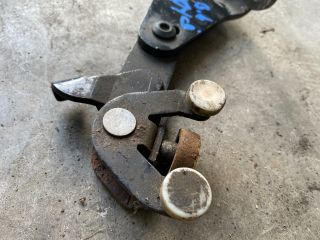 bontott VW CADDY Tolóajtó Sín Görgő