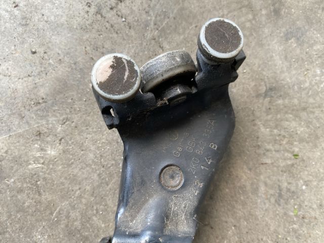 bontott VW CADDY Tolóajtó Sín Görgő