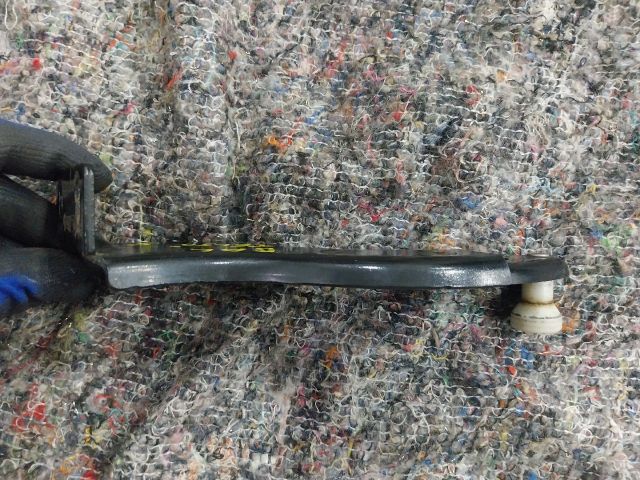 bontott VW CADDY Tolóajtó Sín Görgő