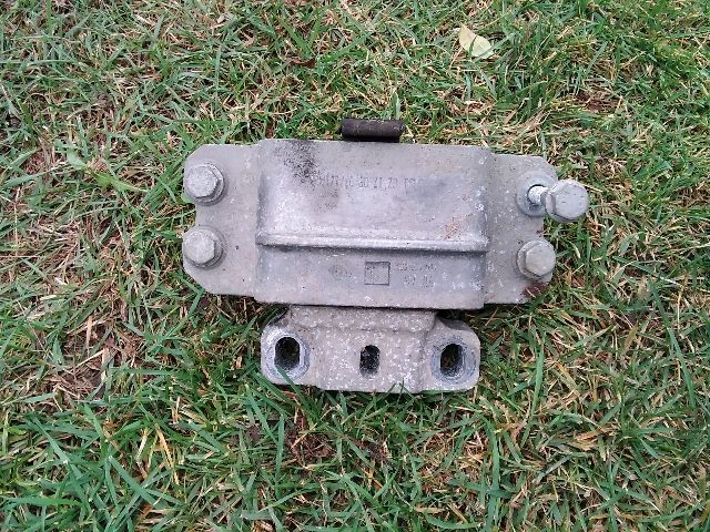 bontott VW CADDY Váltó Tartó Bak (Pozíciófüggetlen)