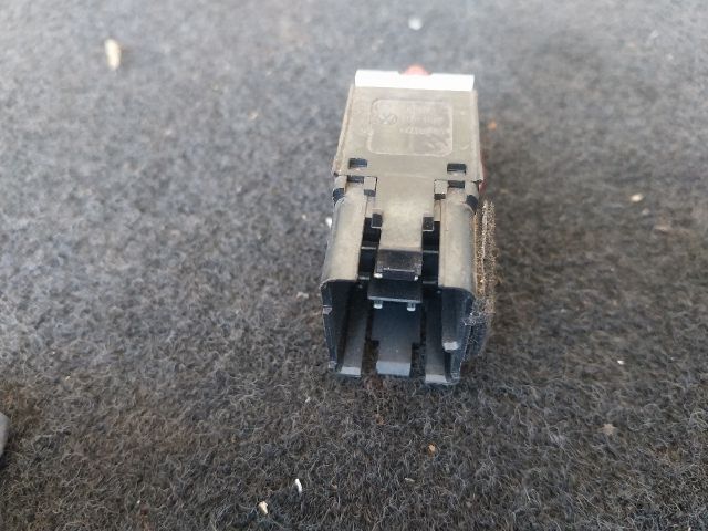 bontott VW CADDY Vészvillogó Kapcsoló