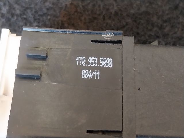 bontott VW CADDY Vészvillogó Kapcsoló