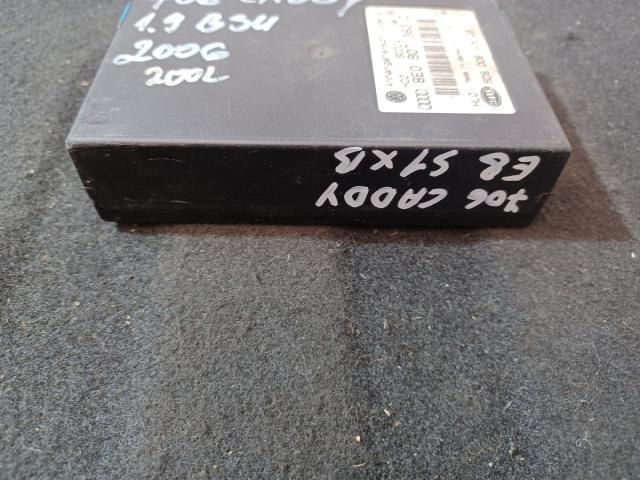 bontott VW CADDY Vonóhorog Elektronika