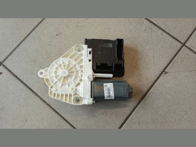 bontott VW CC Bal első Ablakemelő Motor