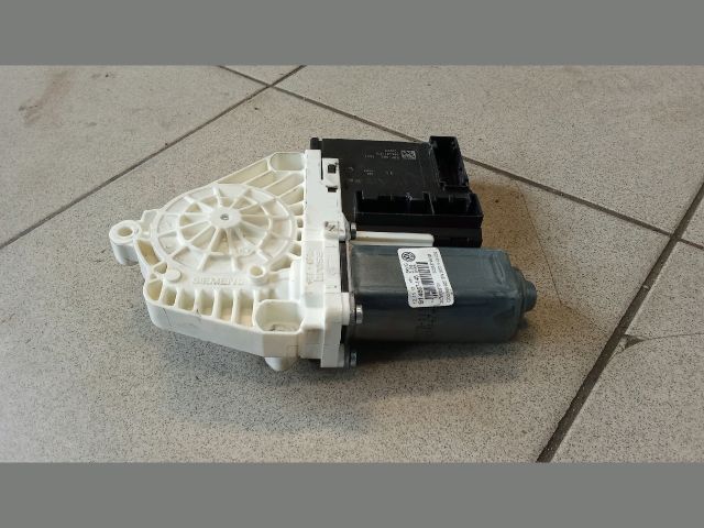 bontott VW CC Bal első Ablakemelő Motor