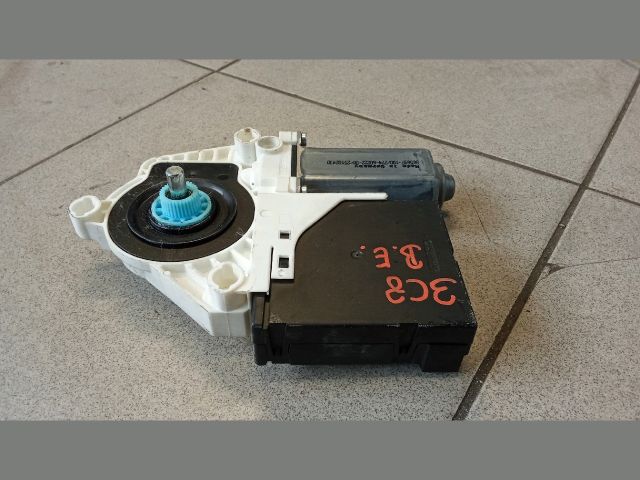 bontott VW CC Bal első Ablakemelő Motor