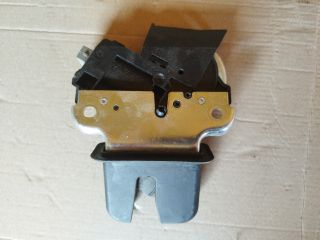 bontott VW CC Csomagtérajtó Zárszerkezet