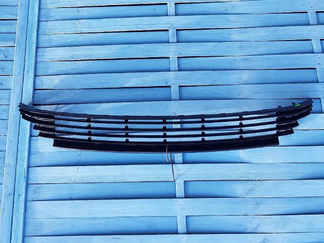 bontott VW CC Első Lökhárító Alsó Középső Díszrács