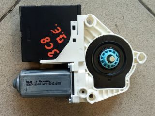 bontott VW CC Jobb első Ablakemelő Motor