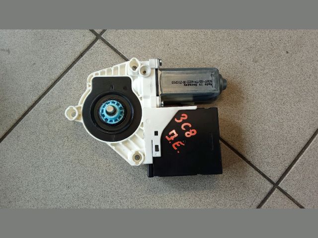 bontott VW CC Jobb első Ablakemelő Motor