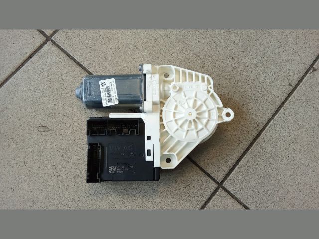 bontott VW CC Jobb első Ablakemelő Motor