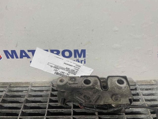 bontott VW CC Motorháztető Zárszerkezet