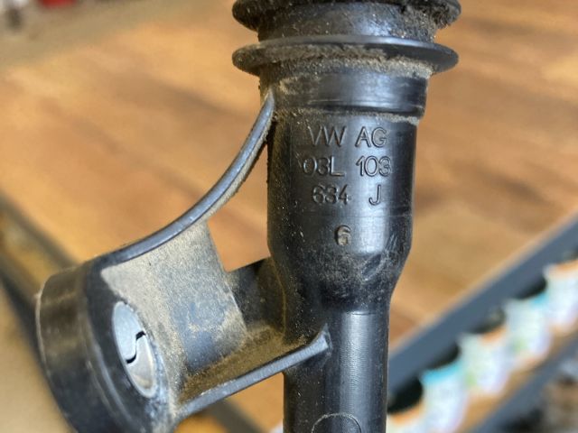 bontott VW CC Nívópálca Hüvely