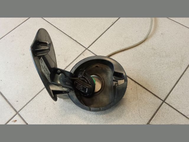 bontott VW CC Tankajtó