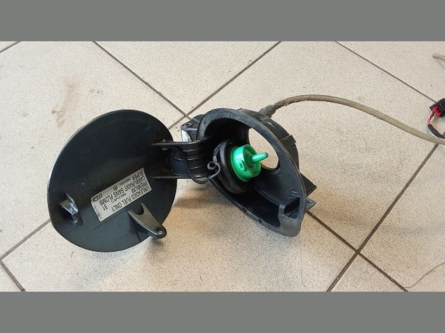 bontott VW CC Tankajtó