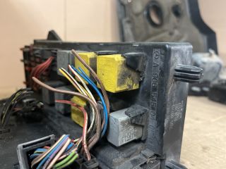 bontott VW CRAFTER Biztosítéktábla Motortér