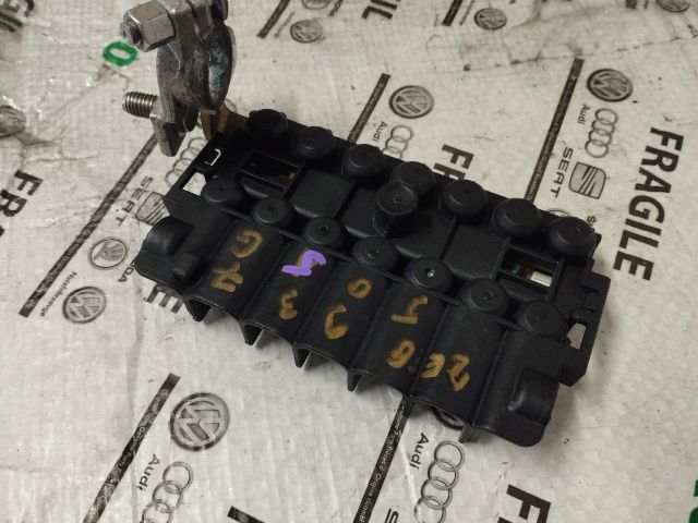 bontott VW CRAFTER Biztosítéktábla Motortér