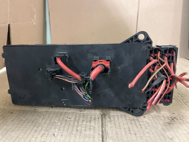 bontott VW CRAFTER Biztosítéktábla Motortér