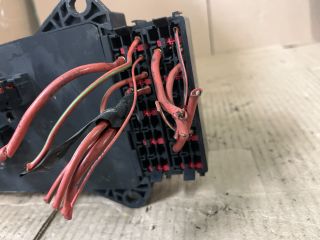 bontott VW CRAFTER Biztosítéktábla Motortér