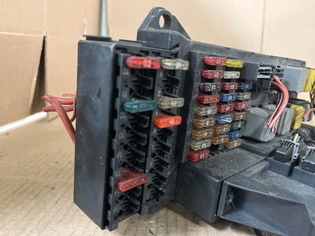 bontott VW CRAFTER Biztosítéktábla Motortér