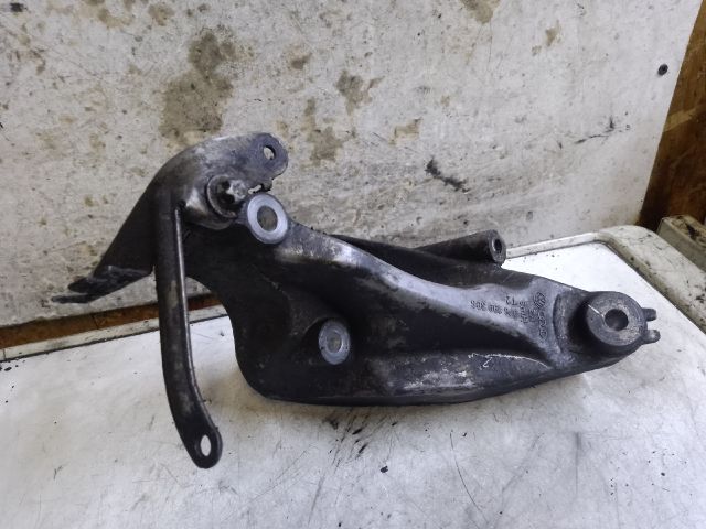 bontott VW CRAFTER Motor Tartó Bak (Fém)