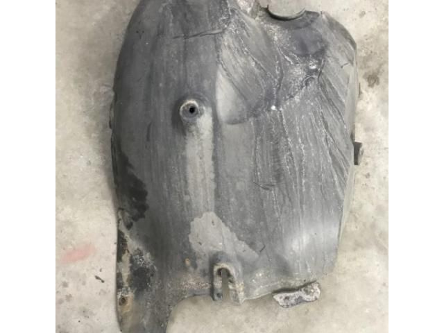 bontott VW CRAFTER Bal első Dobbetét (Kerékjárati, Műanyag)