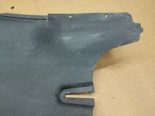 bontott VW CRAFTER Bal első Hátsó Dobbetét (Kerékjárati, Műanyag)