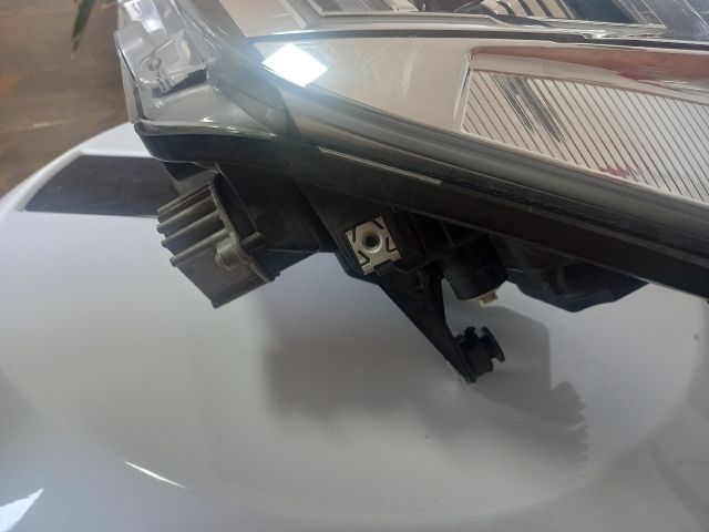 bontott VW CRAFTER Bal Fényszóró