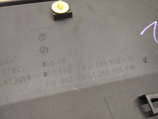 bontott VW CRAFTER Bal hátsó Sárvédő Díszléc