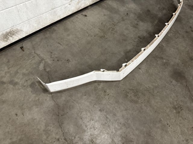 bontott VW CRAFTER Első Lökhárító Alsó Középső Díszrács