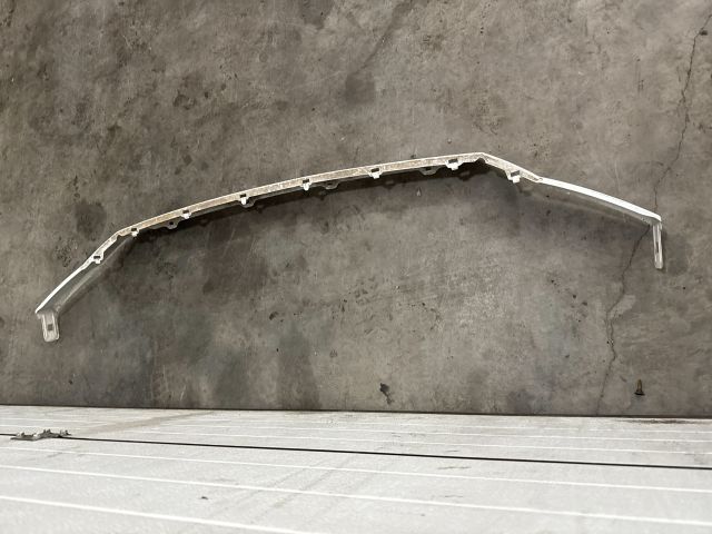 bontott VW CRAFTER Első Lökhárító Alsó Középső Díszrács